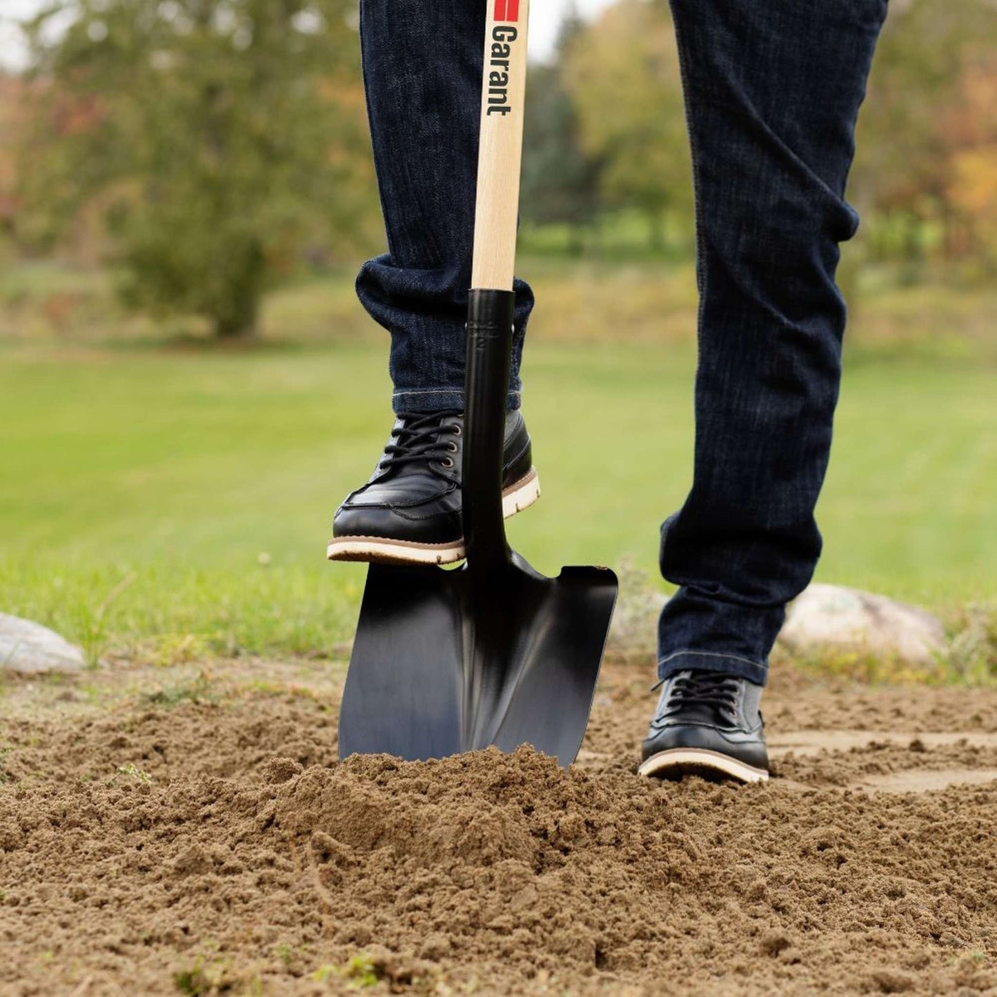 Round point shovel, long wood handle