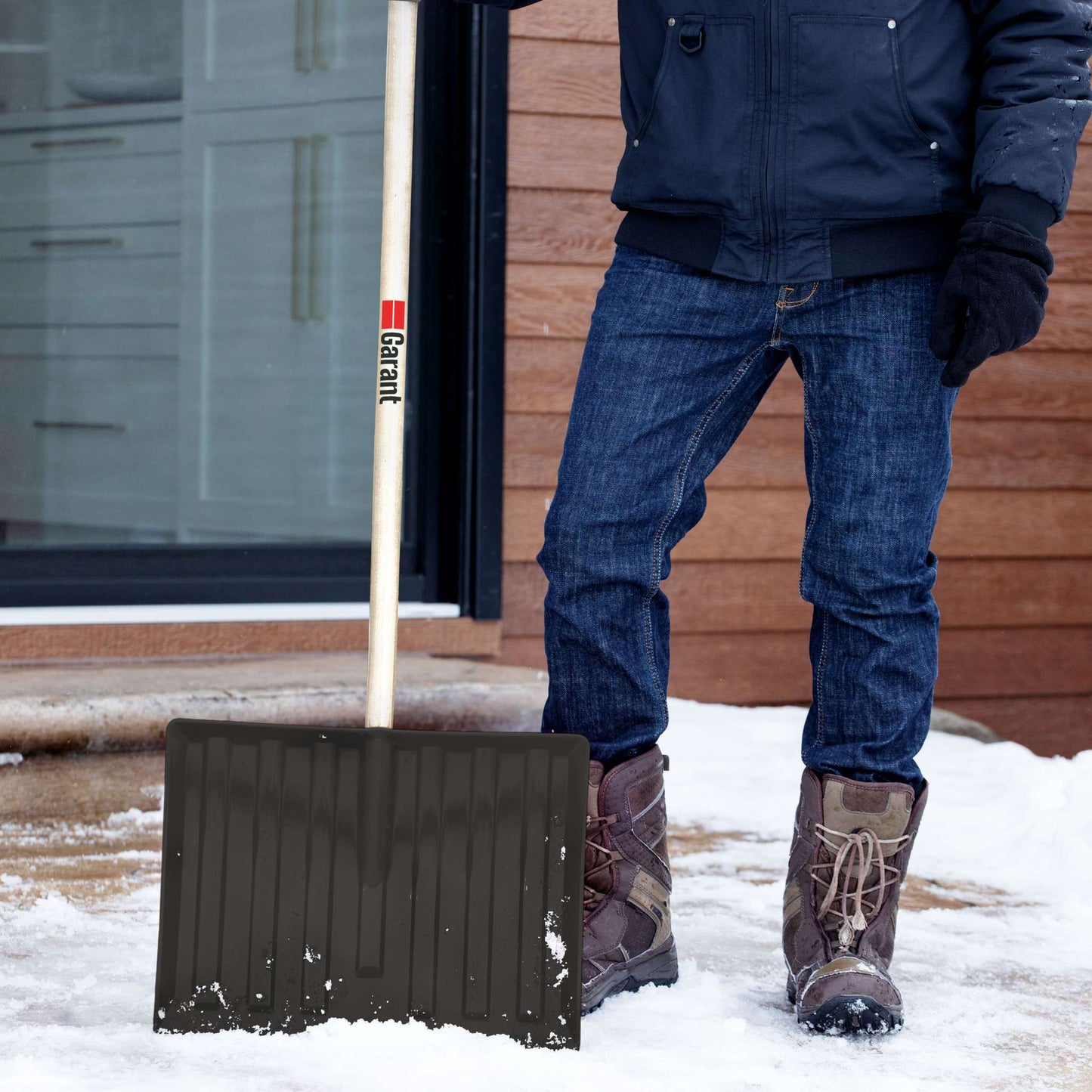 Snow shovel, 18" poly blade