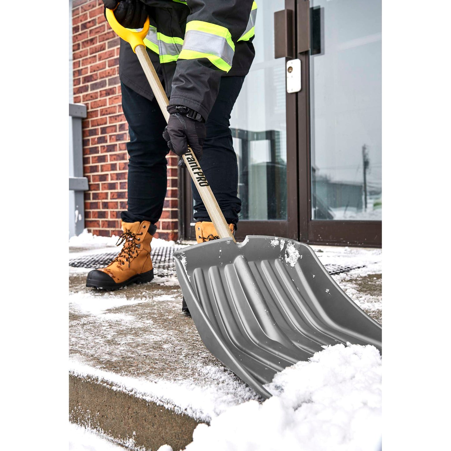 Snow shovel,13.9" polypro blade