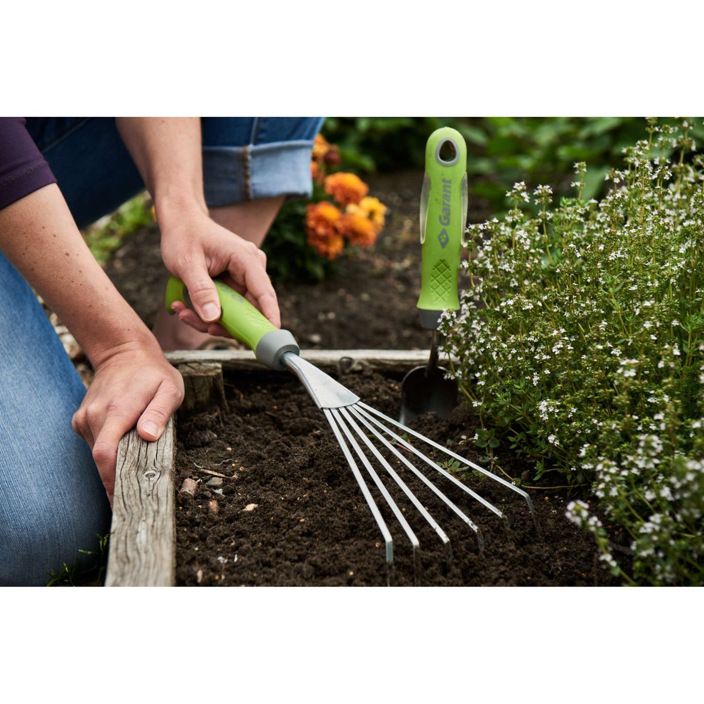 Hand shrub rake