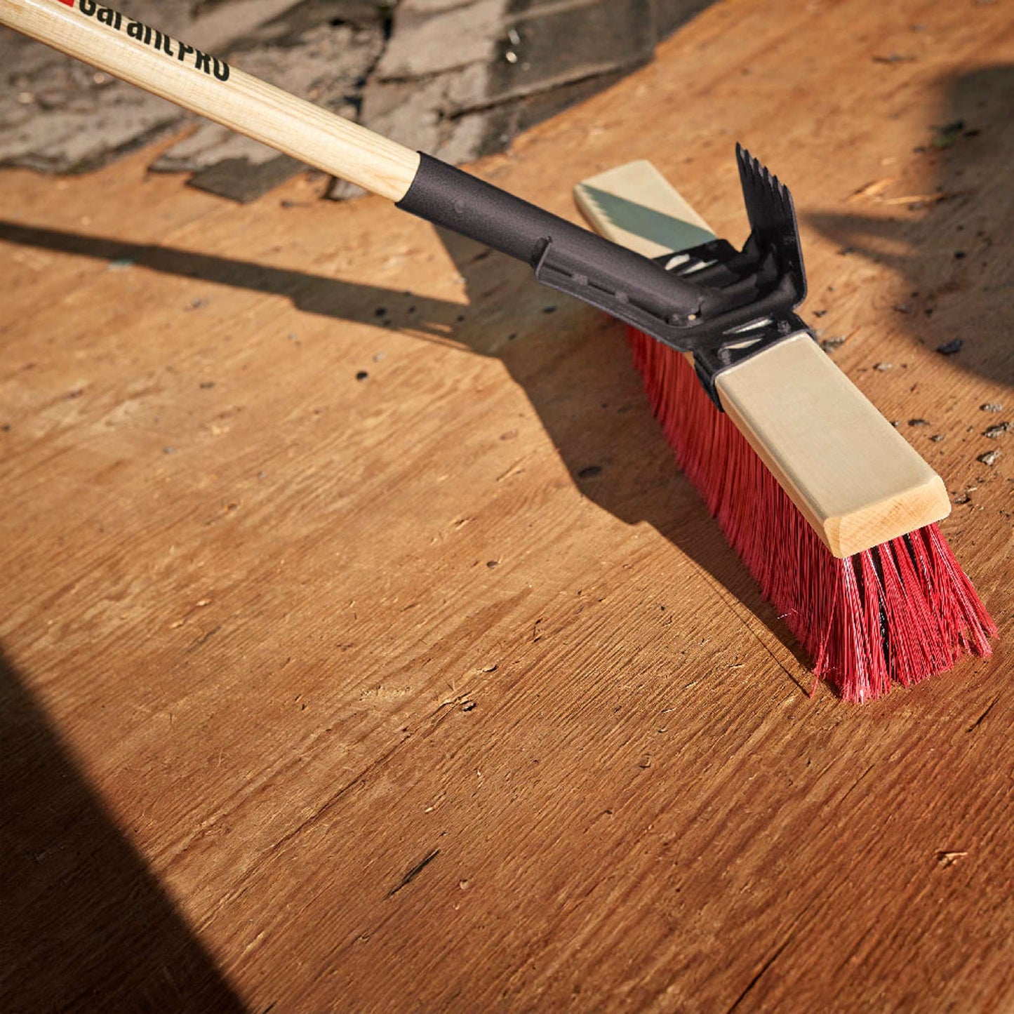 Roofer's brush