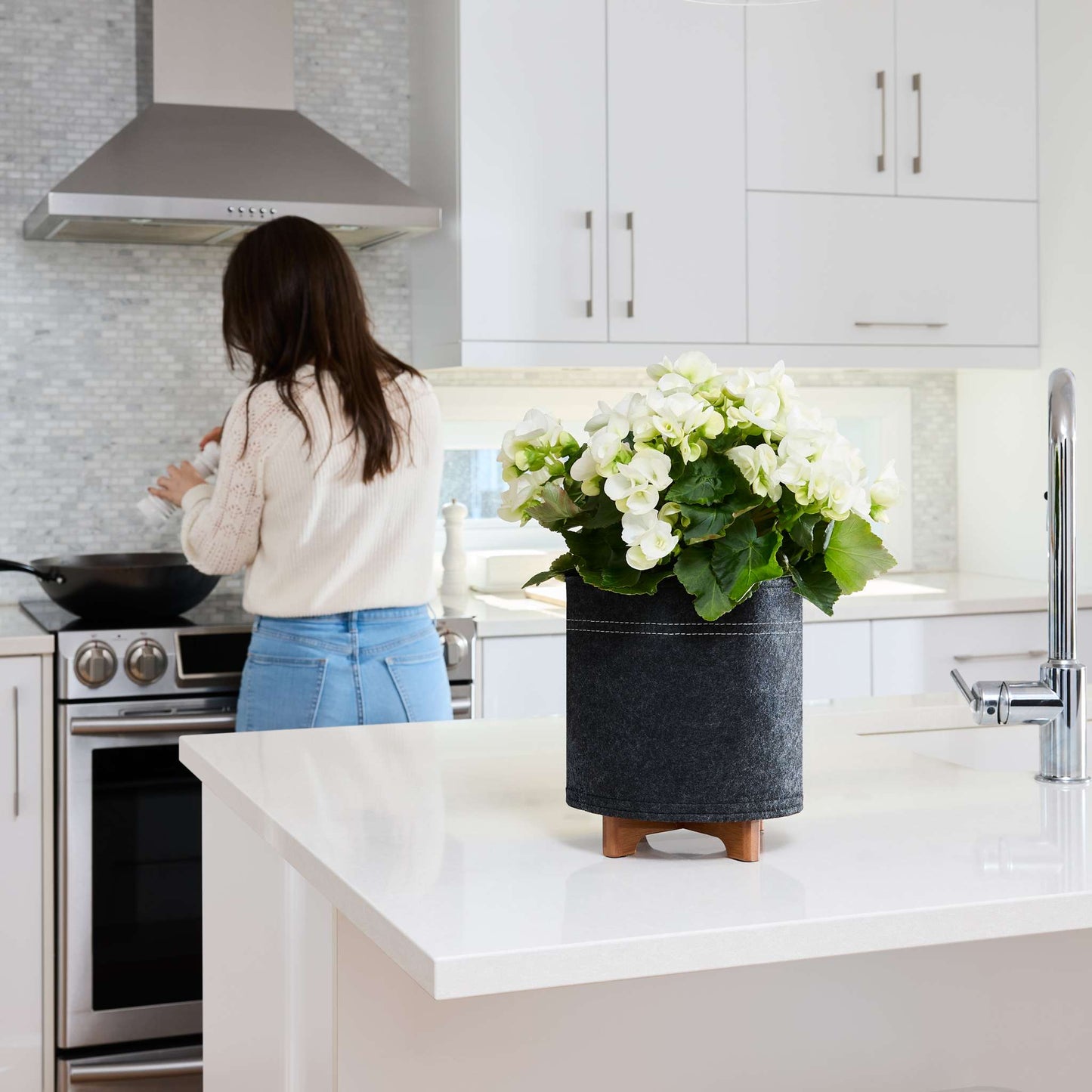 Jardinière Hygge feutre 8 po avec système auto-arrosant