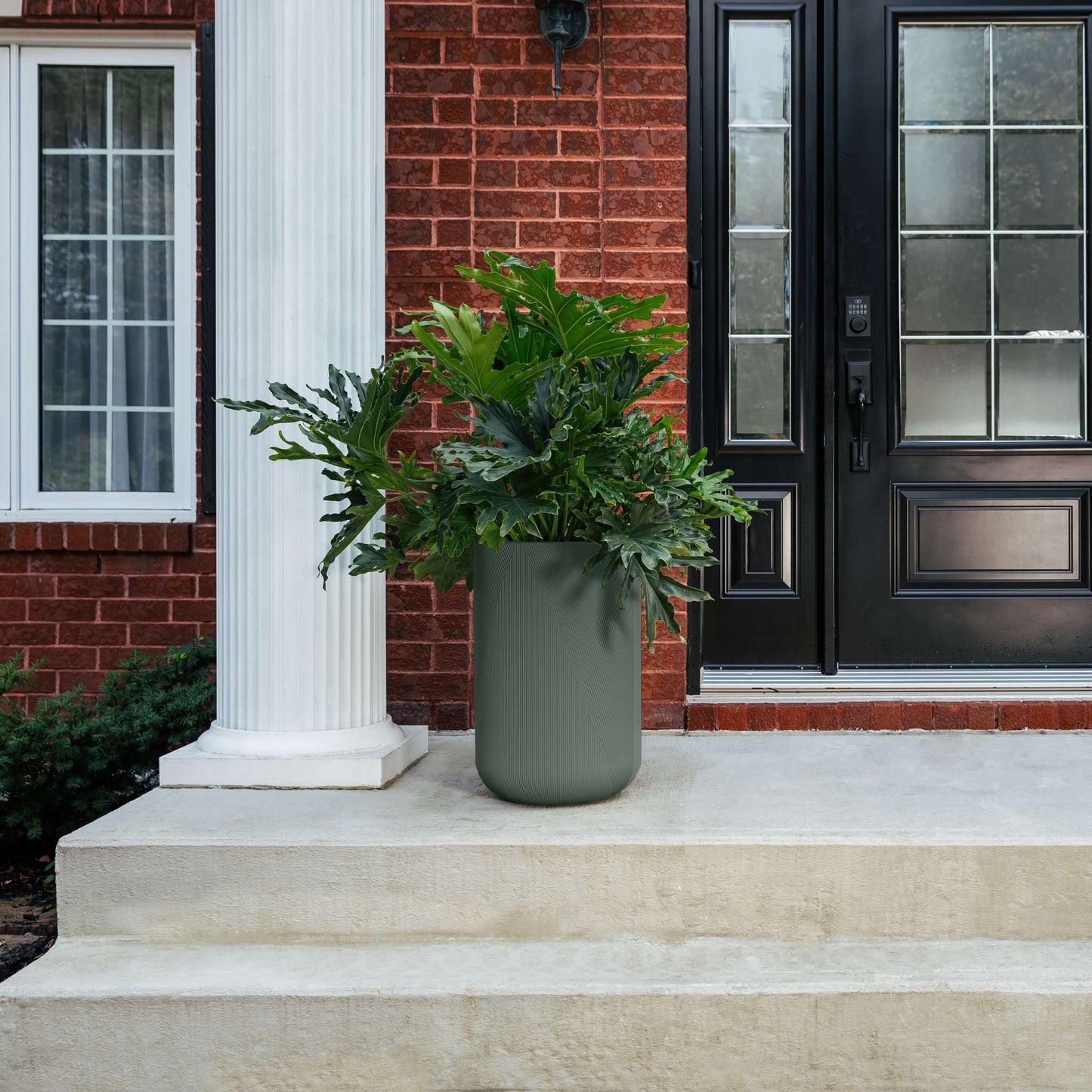 Grande jardinière Gavin 14 po avec lignes géométriques