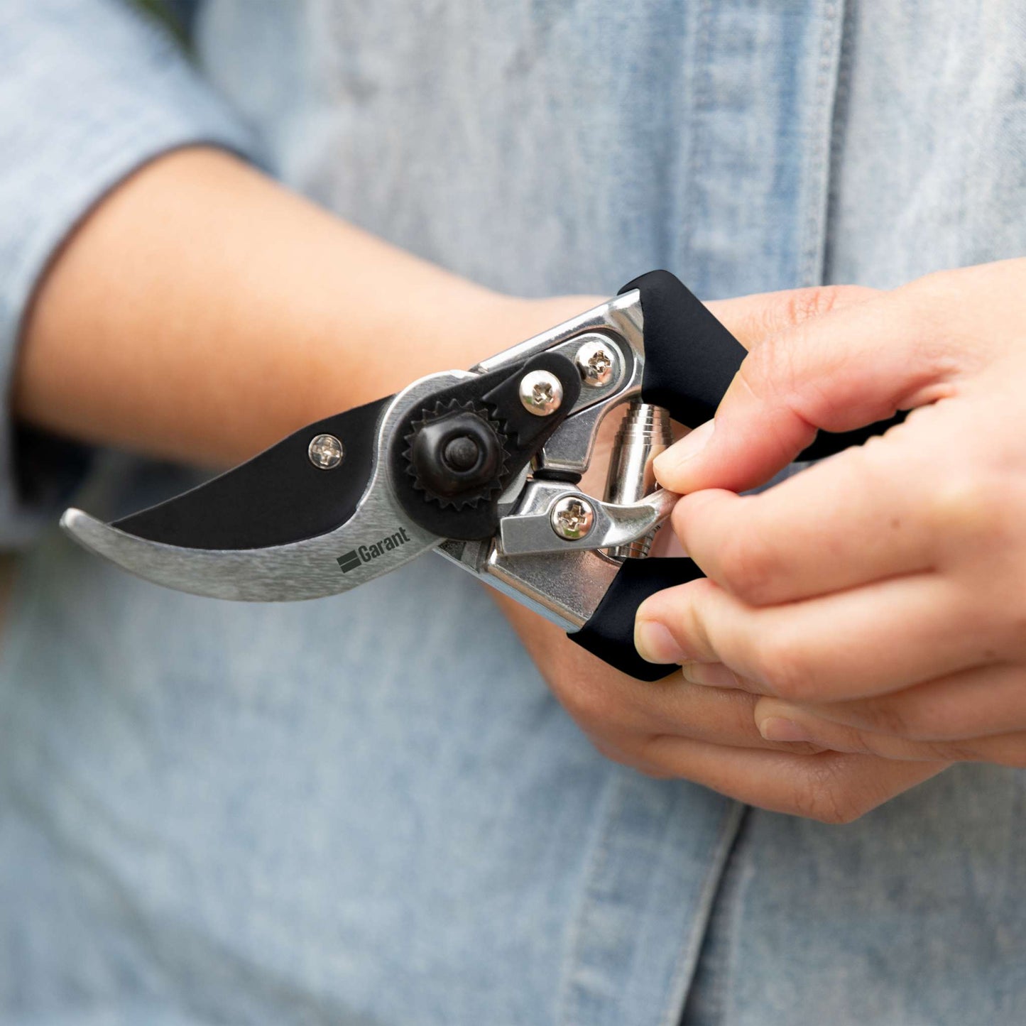 Bypass pruner, medium size