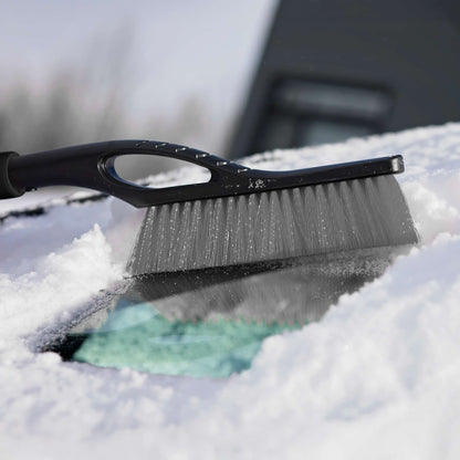 Balai à neige et grattoir à glace 23 po avec poignée en mousse