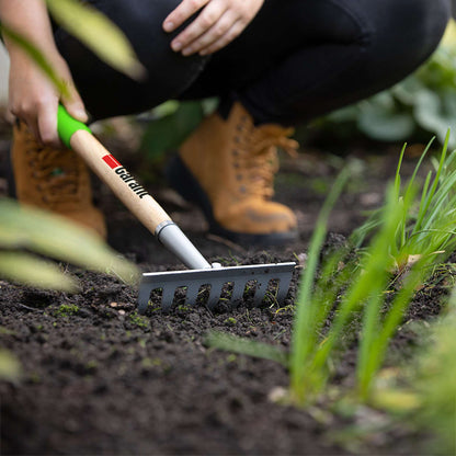 Râteau à niveler, manche court en bois