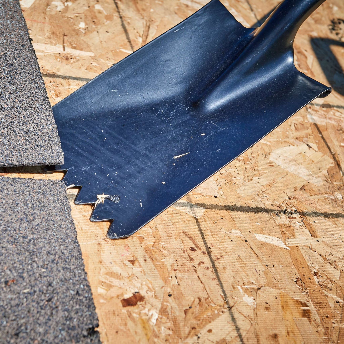 Shingle remover tool, wood handle