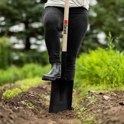 Garden spade, wood handle
