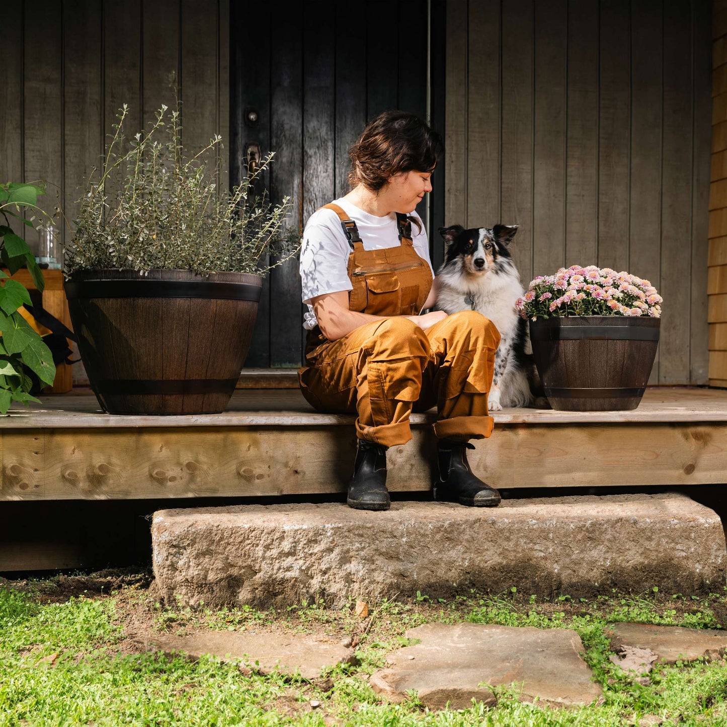 20.5’’ Wine Barrel Planter with wood effect