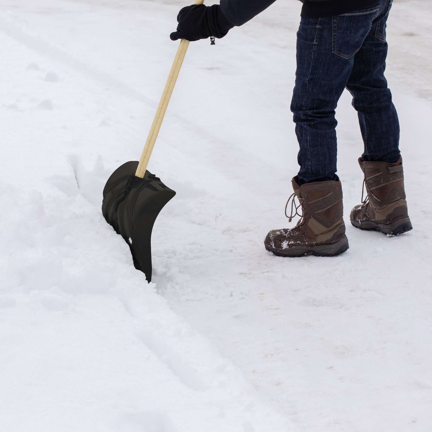 Snow shovel, 18" poly blade