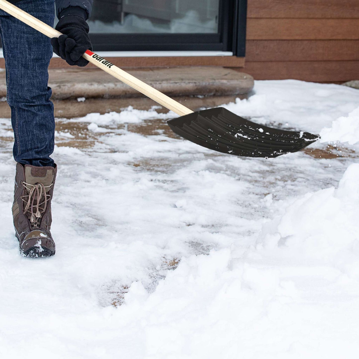Snow shovel, 18" poly blade