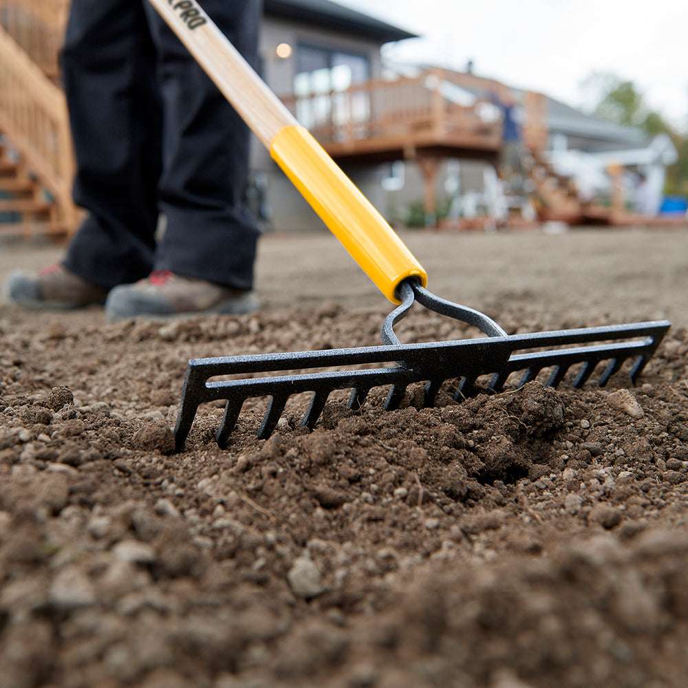 Double-back level rake, wood handle – Garant