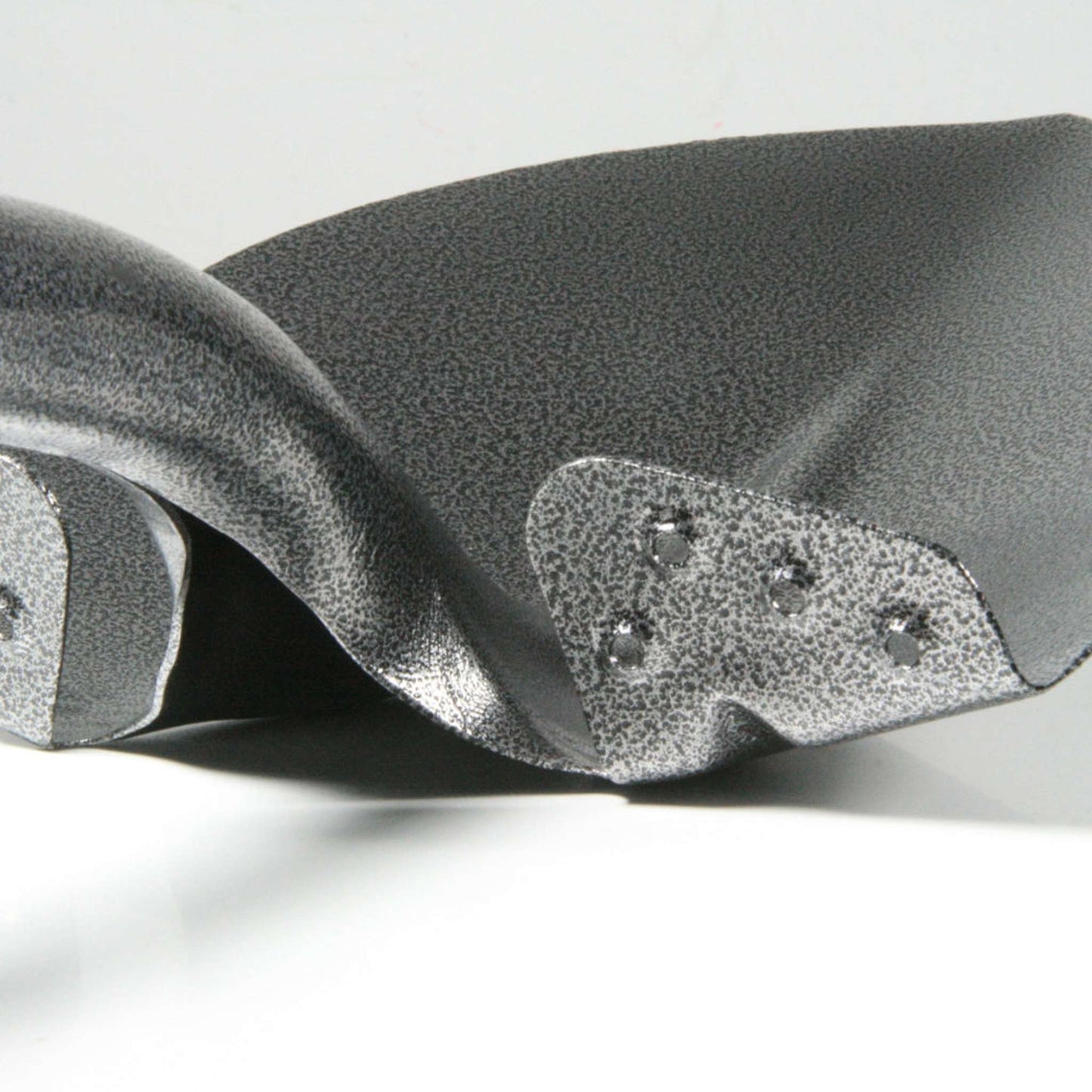 Pelle ronde manche en bois, poignée en D