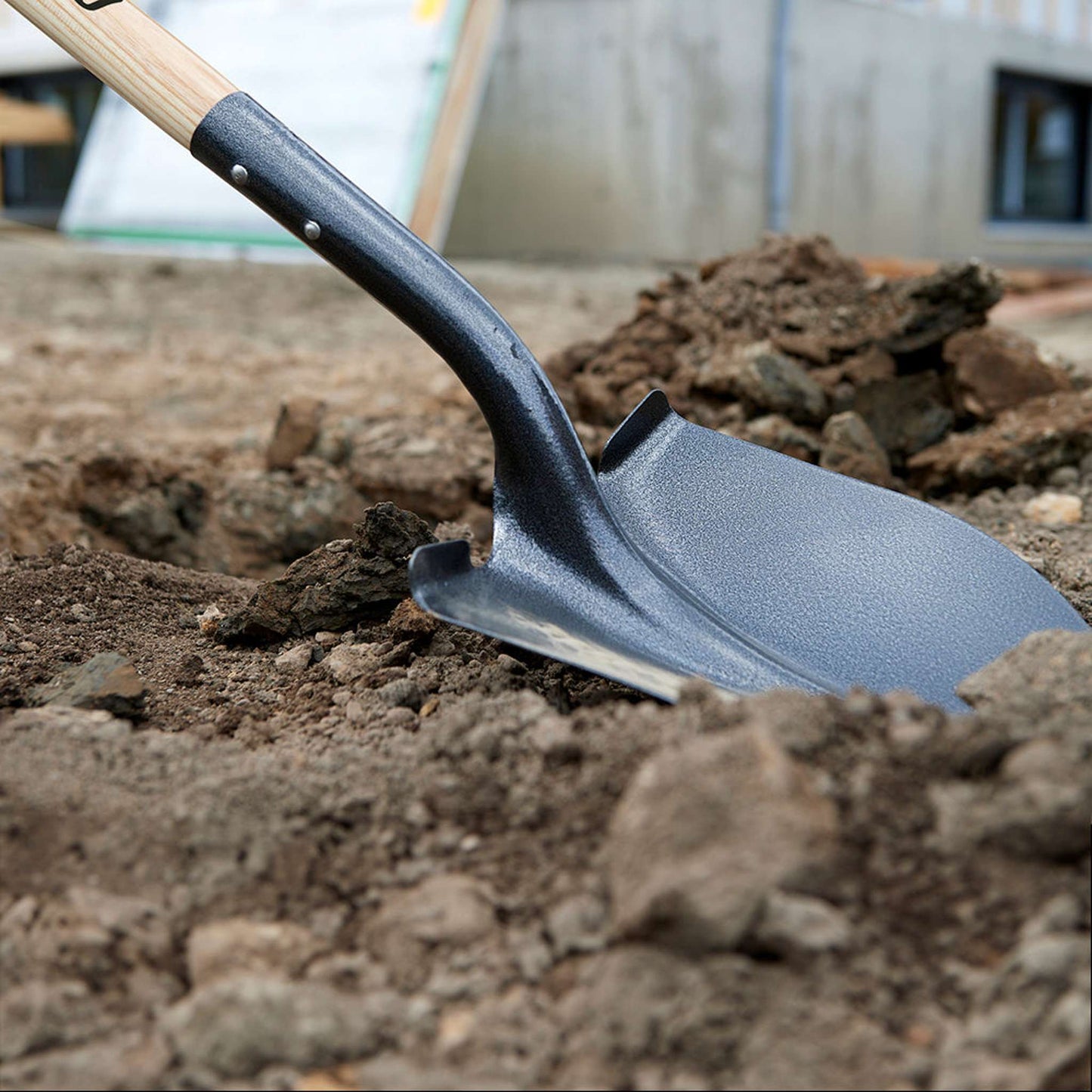 Pelle ronde manche en bois, poignée en D