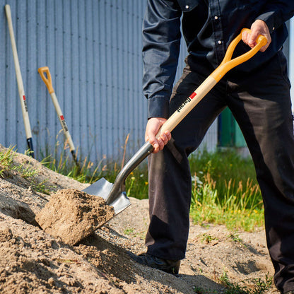 Square point shovel, wood handle, D-grip