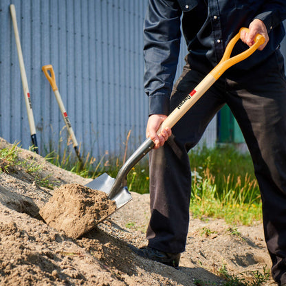 Square point shovel, wood handle, D-grip