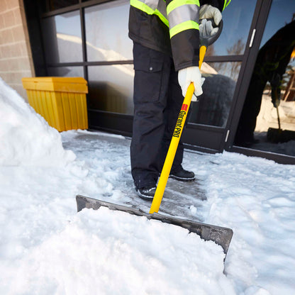 Pelle-grattoir à neige 21 po avec manche en fibre de verre