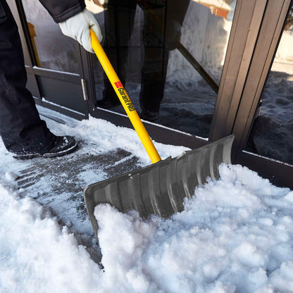 Pelle-grattoir à neige 21 po avec manche en fibre de verre