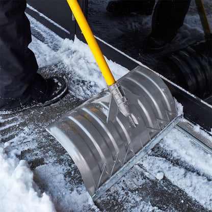 Pelle-grattoir à neige 21 po avec manche en fibre de verre