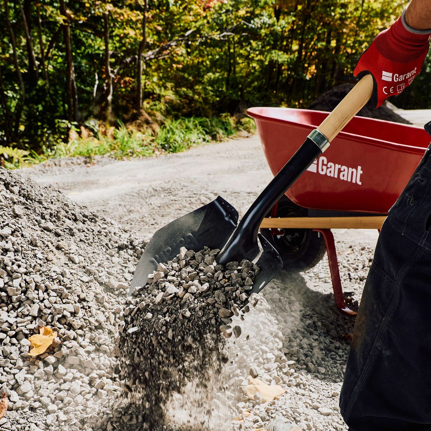 Round point shovel, long wood handle