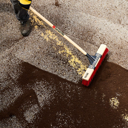 Balai-brosse multisurface de 18 po, manche en bois