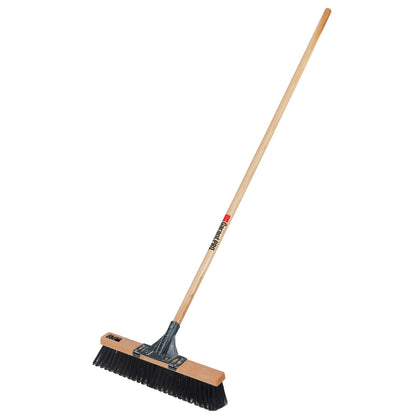 Balai-brosse pour surfaces rugueuses, 18 po, manche en bois