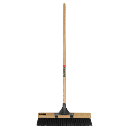 Balai-brosse pour surfaces rugueuses, 18 po, manche en bois