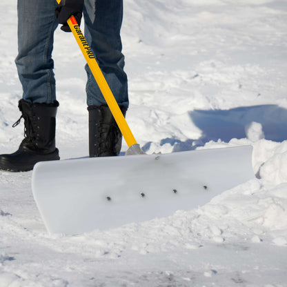 Pelle-grattoir à neige UHMW 30 po avec manche en fibre de verre