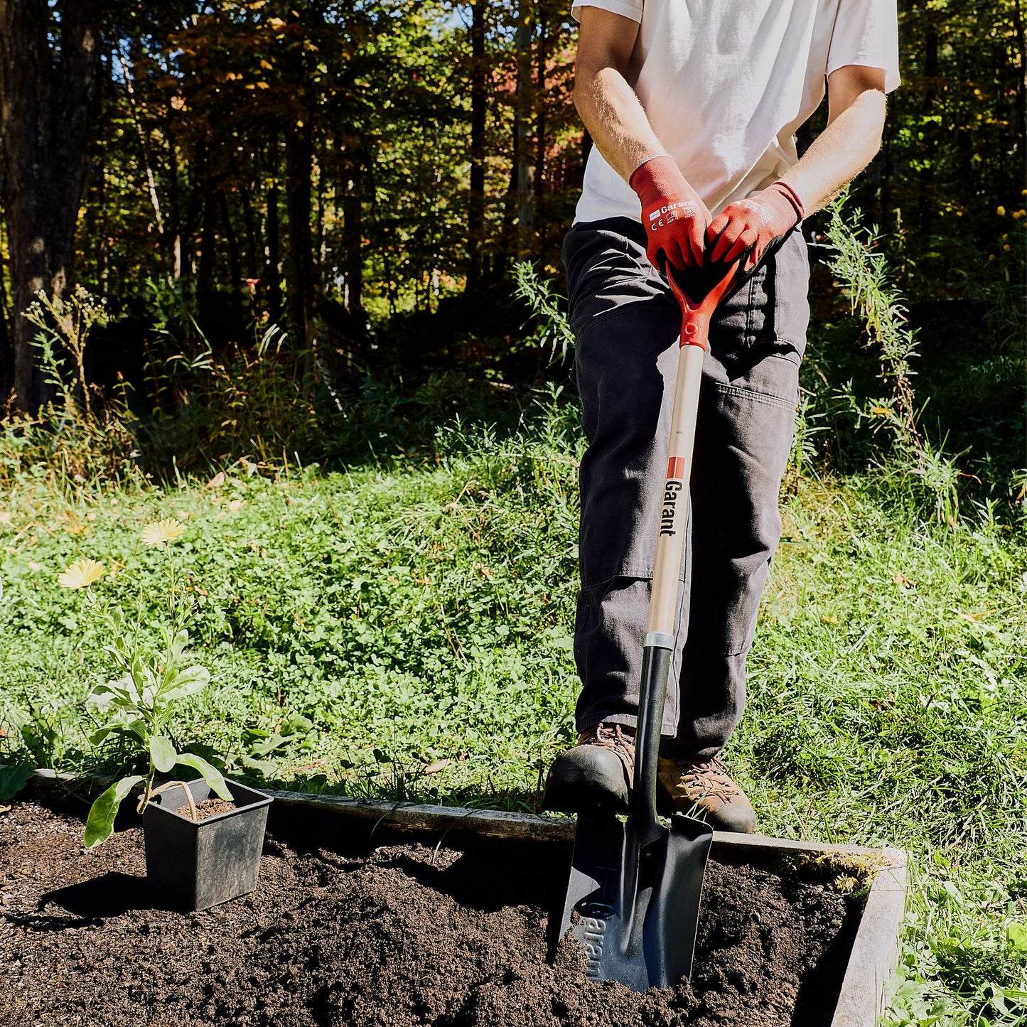 Garden spade, wood handle