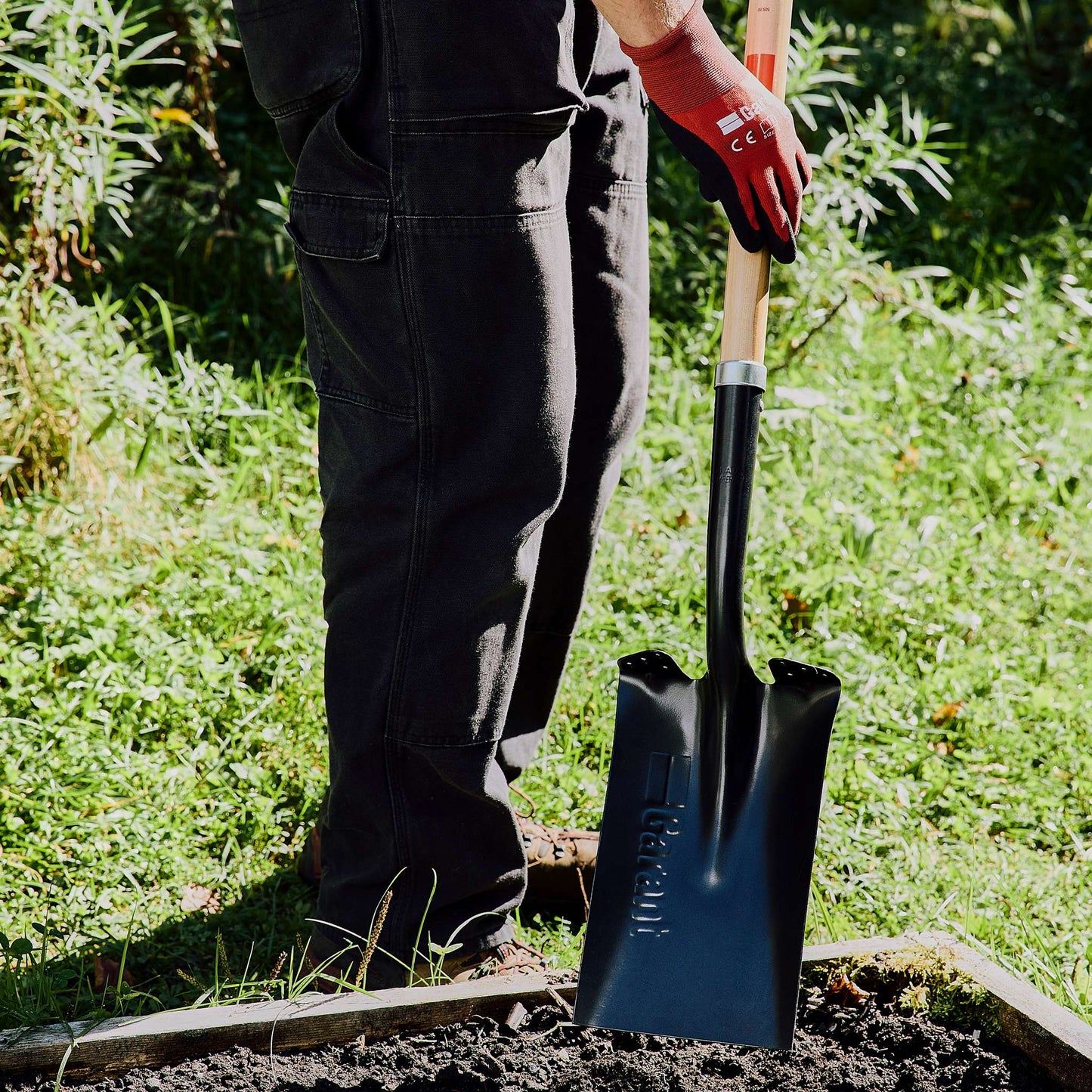 Garden spade, wood handle