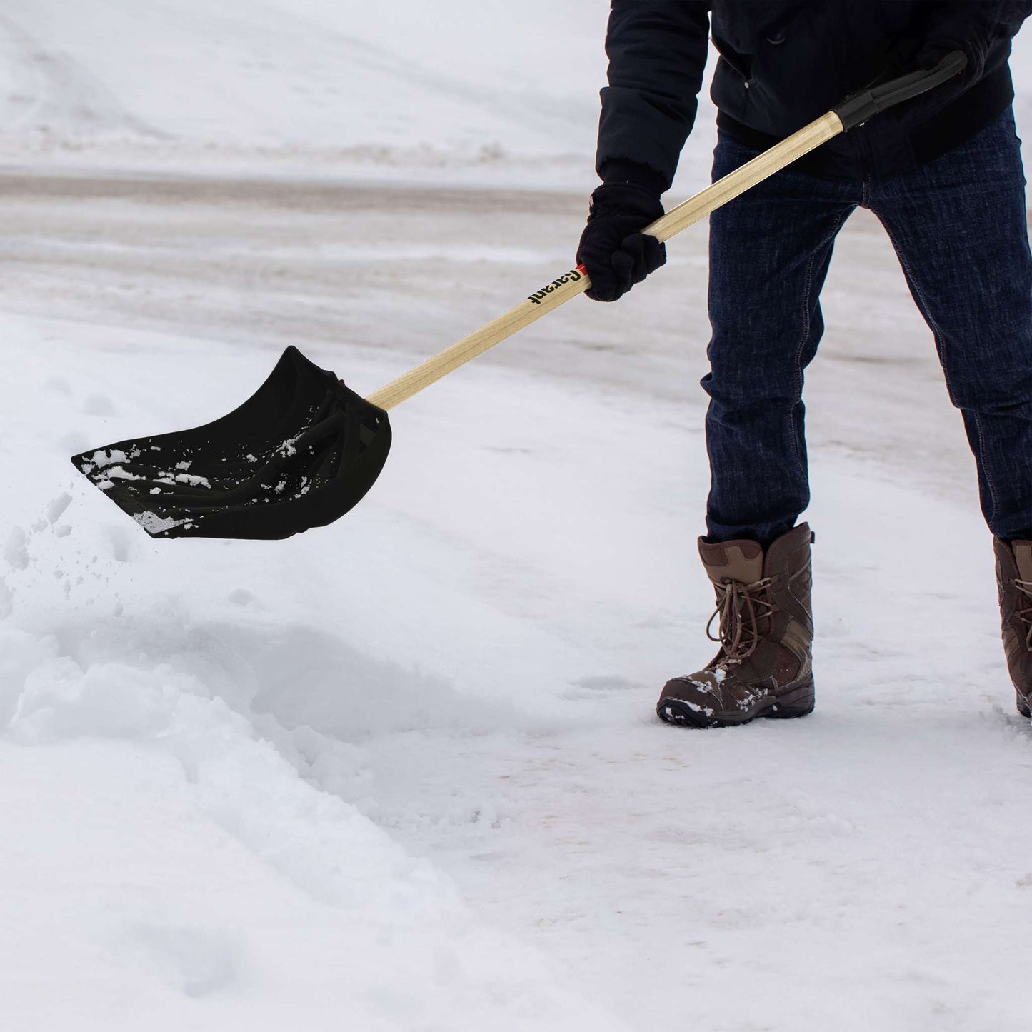 Snow shovel, 18" poly blade, hardwood handle, D-handle