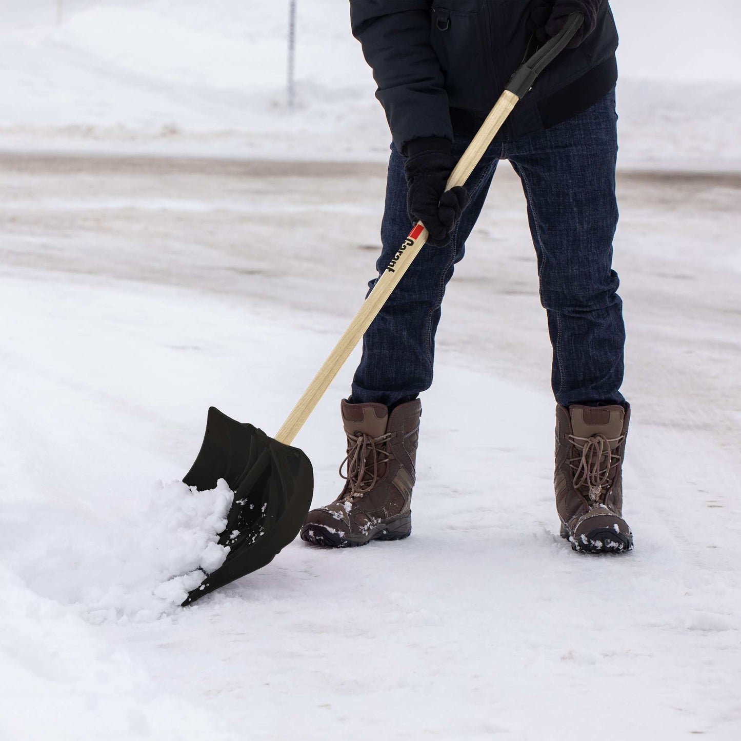 Snow shovel, 18" poly blade, hardwood handle, D-handle
