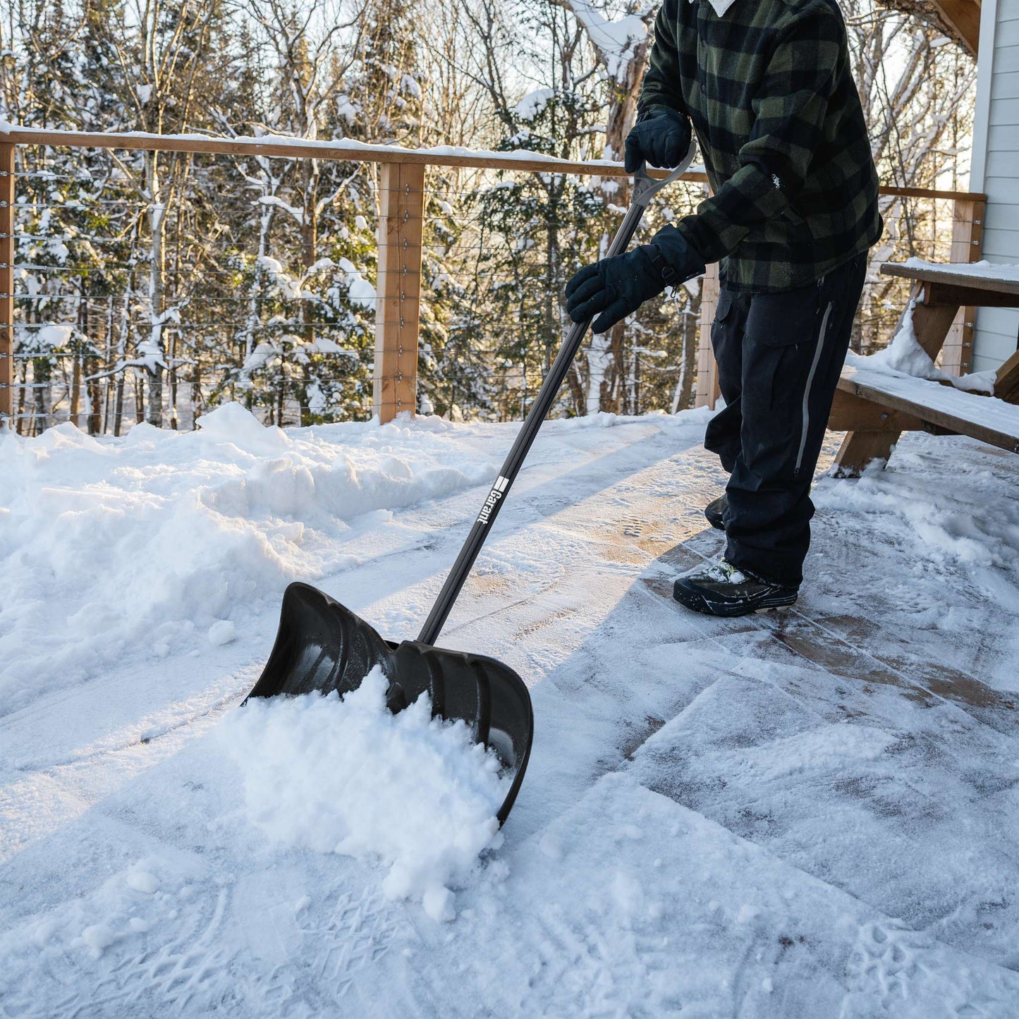 Snow pusher, 22'' poly blade