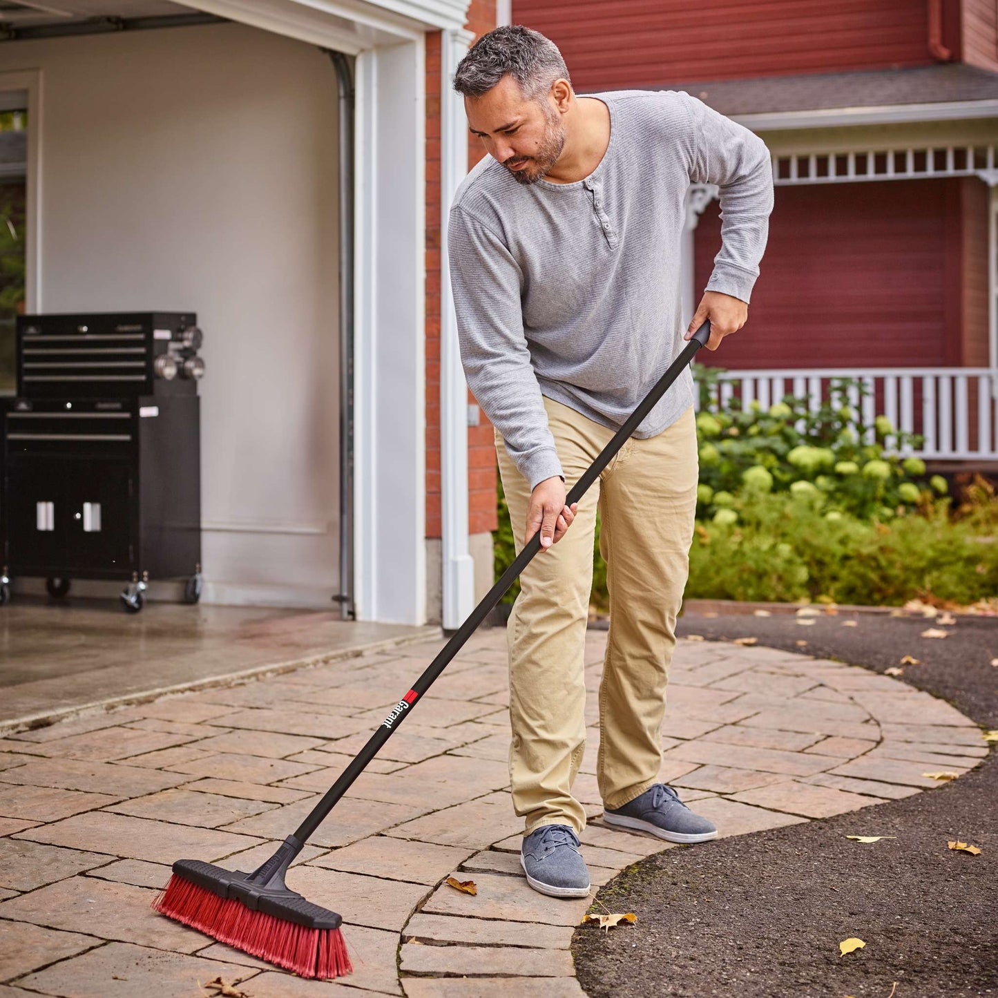 Push broom 24" Clip'n Lock, multi-surfaces, unassembled