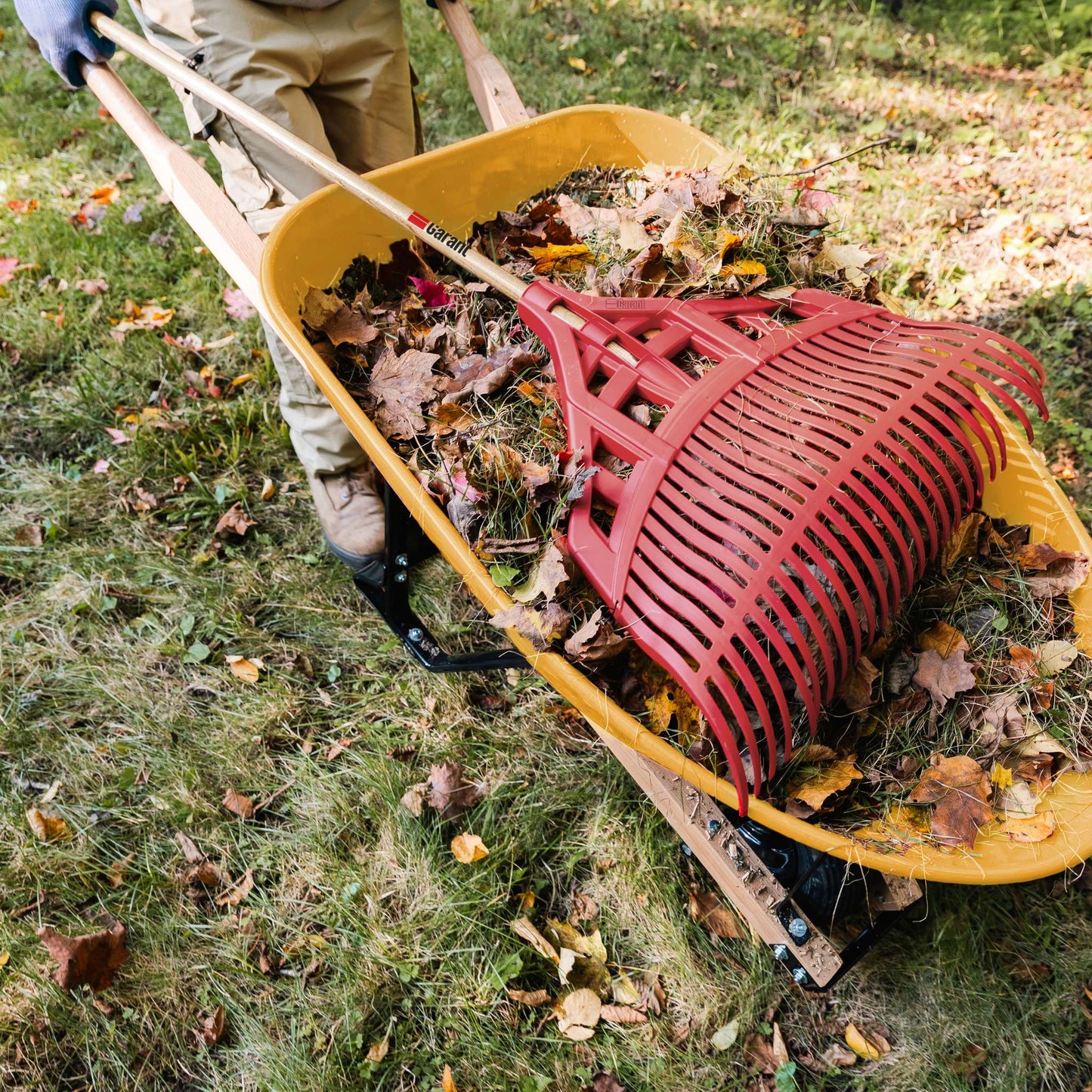 Poly leaf rake