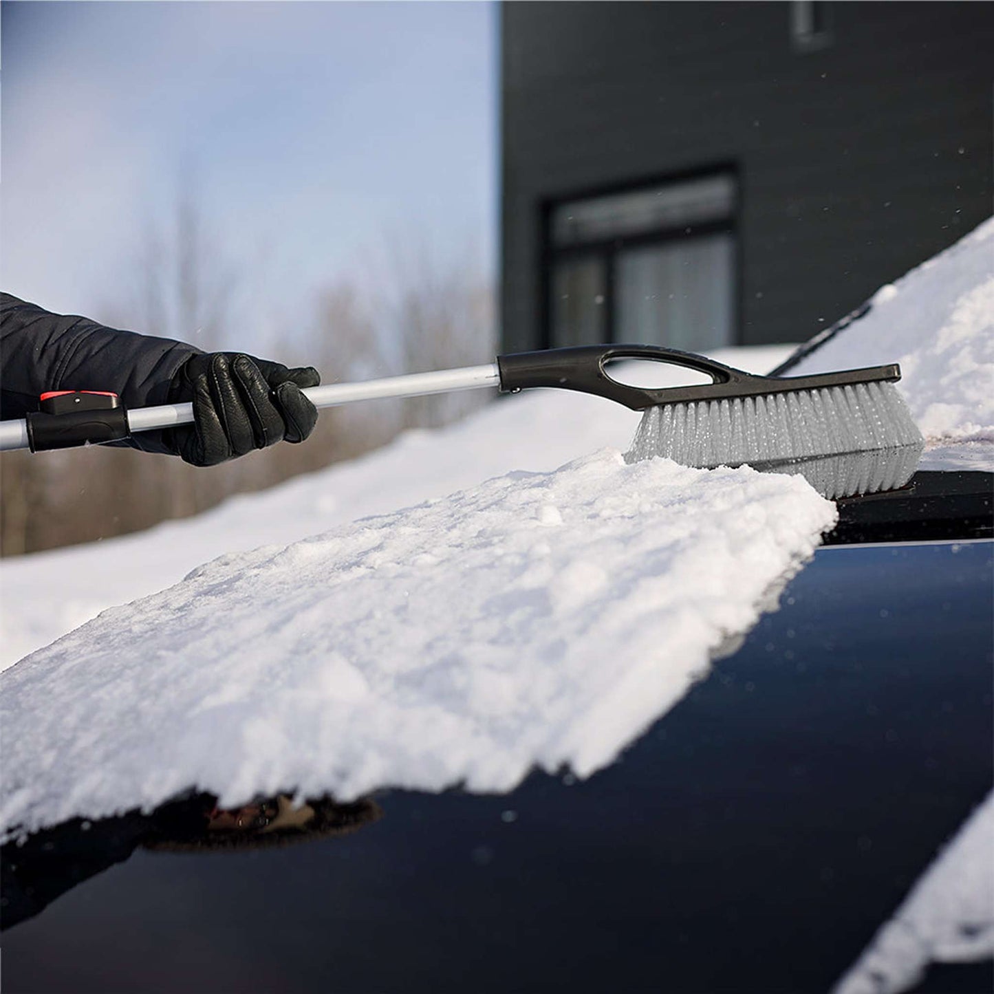 Balai à neige télescopique 46 po avec poignée en mousse