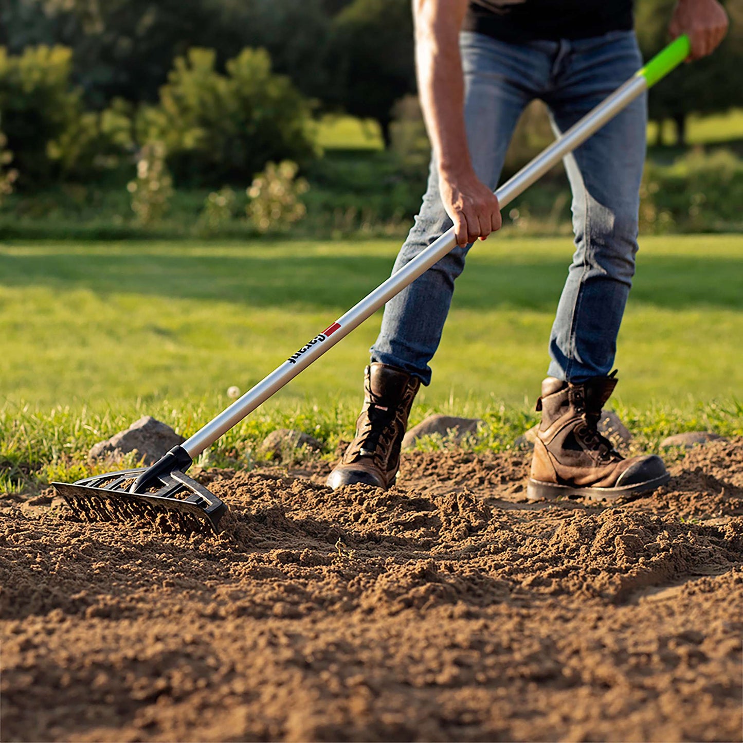 Râteau à niveler ultraléger, manche aluminium