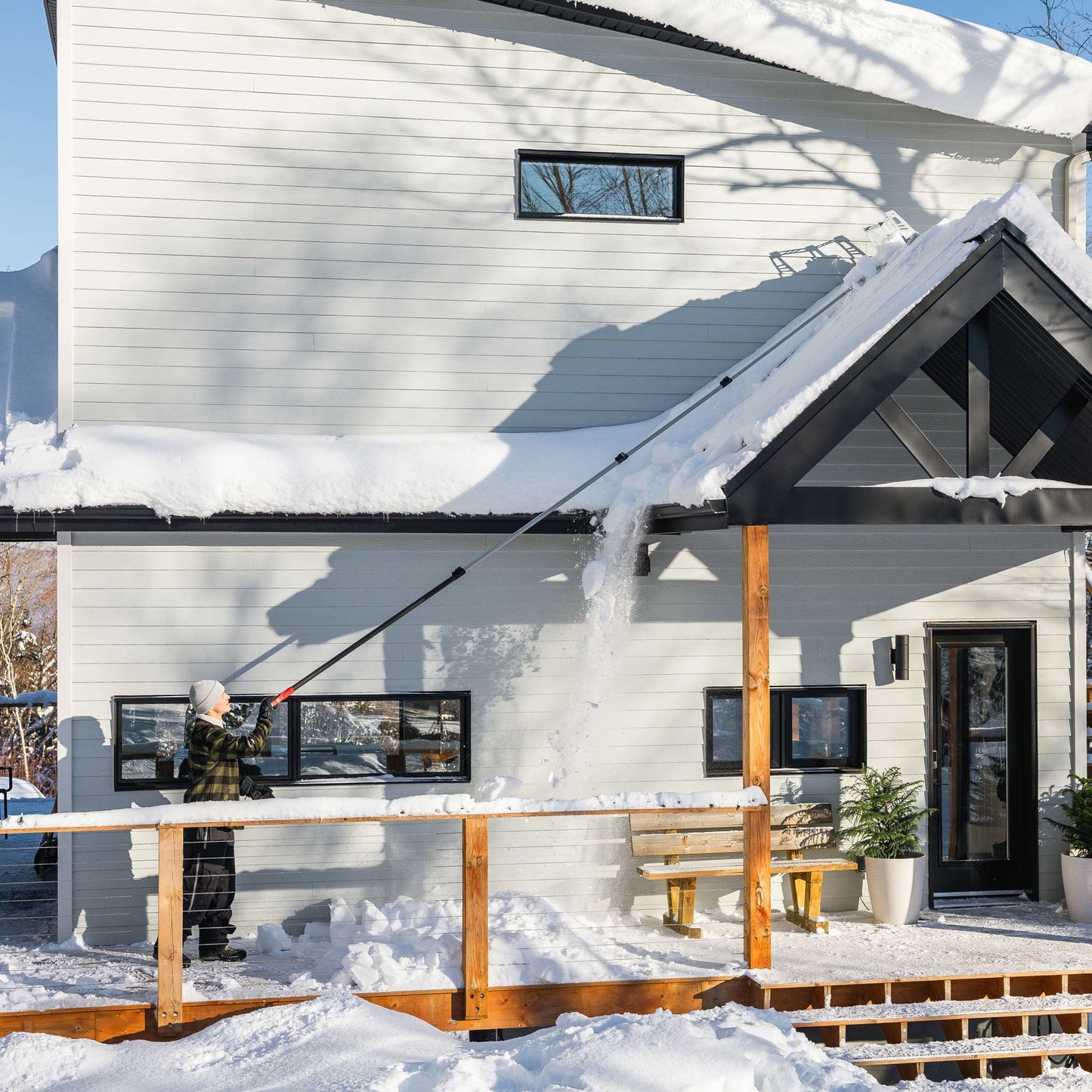 Gratte à toiture télescopique à gravité