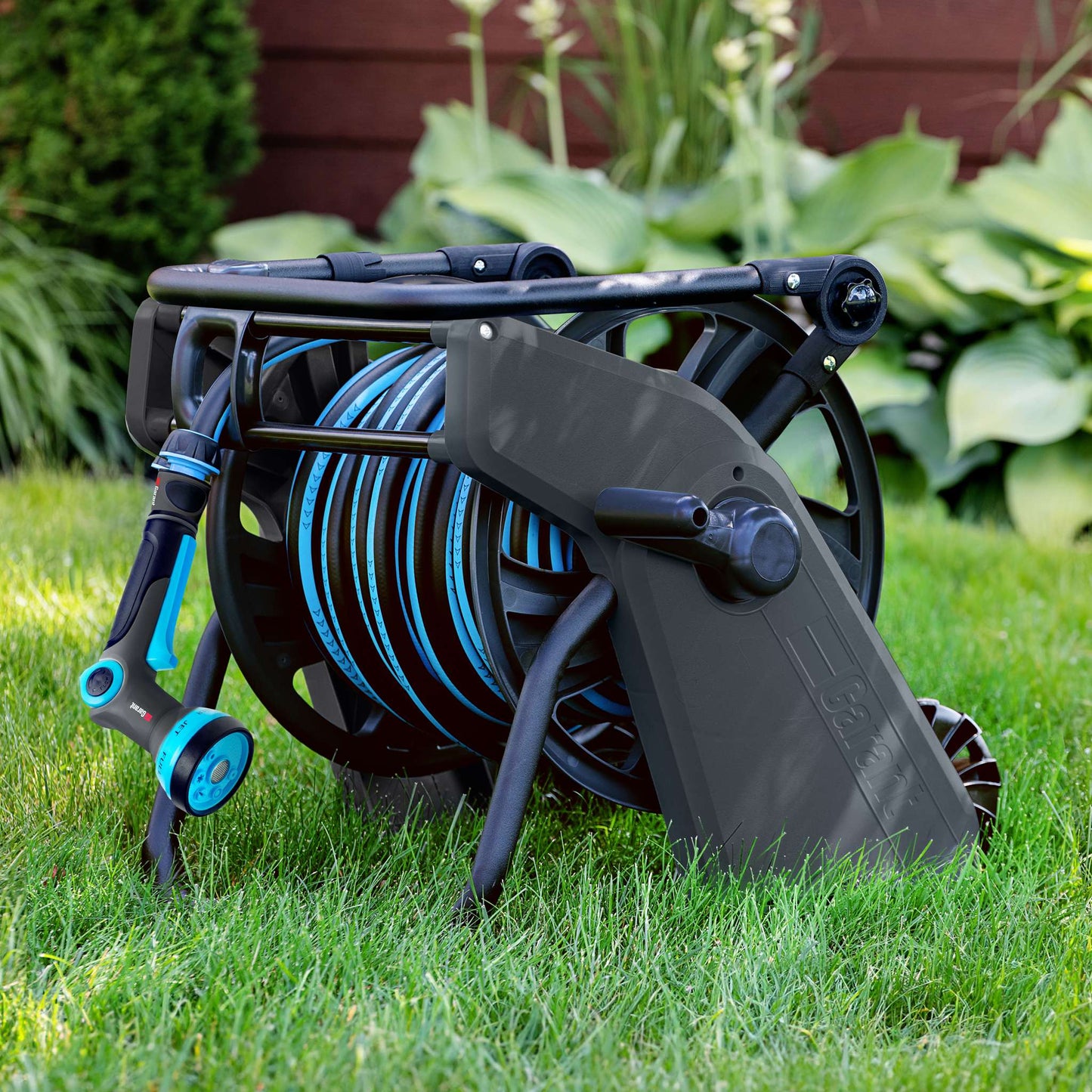 Chariot-dévidoir avec manche pliable