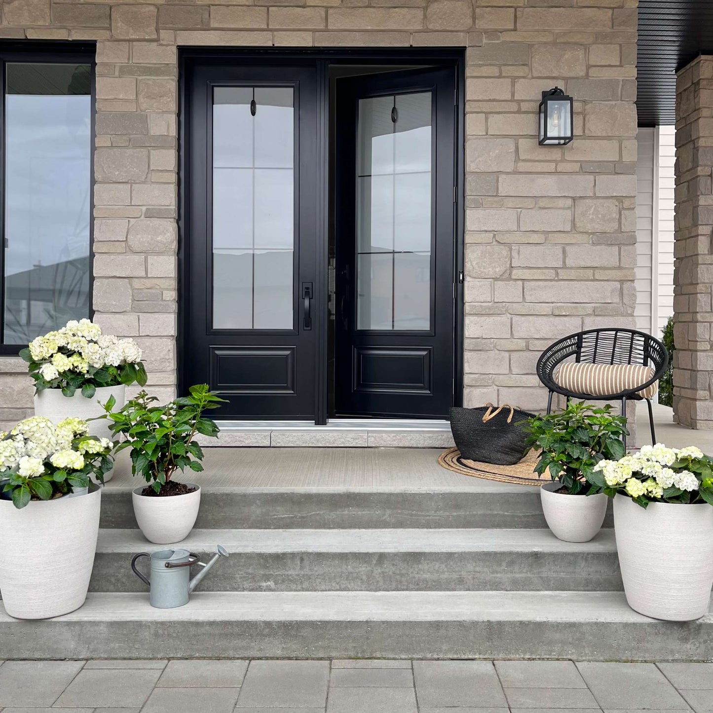 Jardinière Momoka 17 po à texture imitation pierre