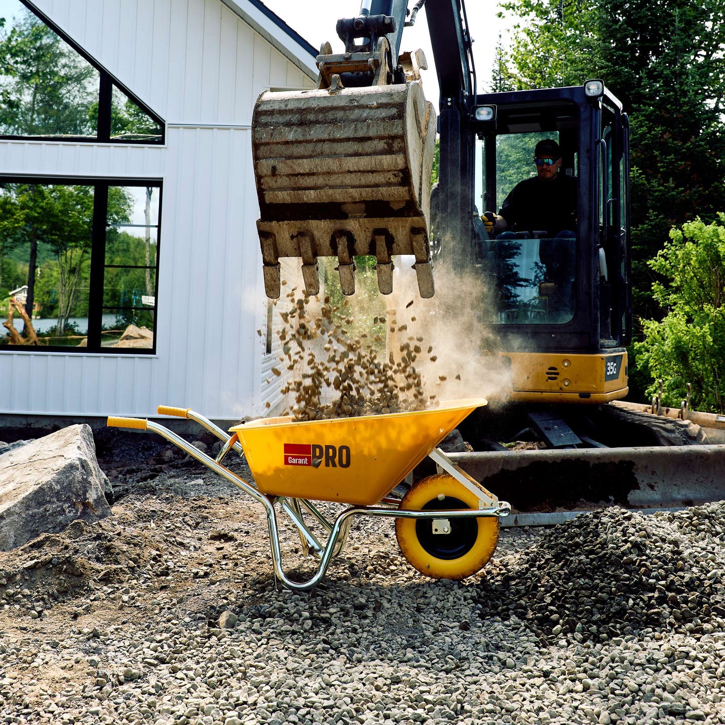 Brouette industrielle cuve en poly 6 pi³