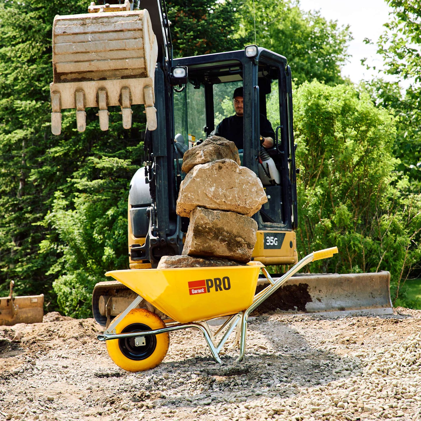 Brouette industrielle cuve en poly 6 pi³