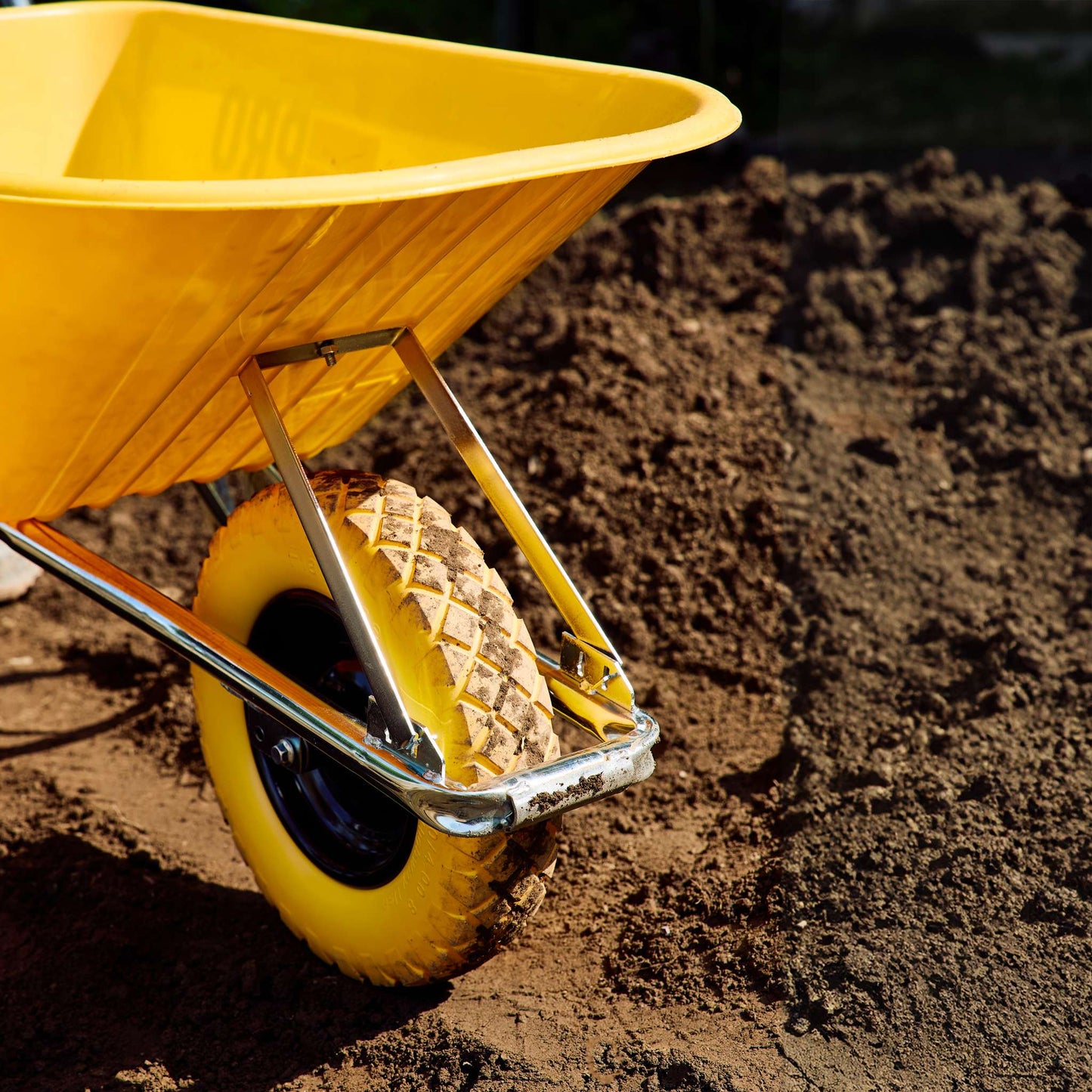 Brouette industrielle cuve en poly 6 pi³