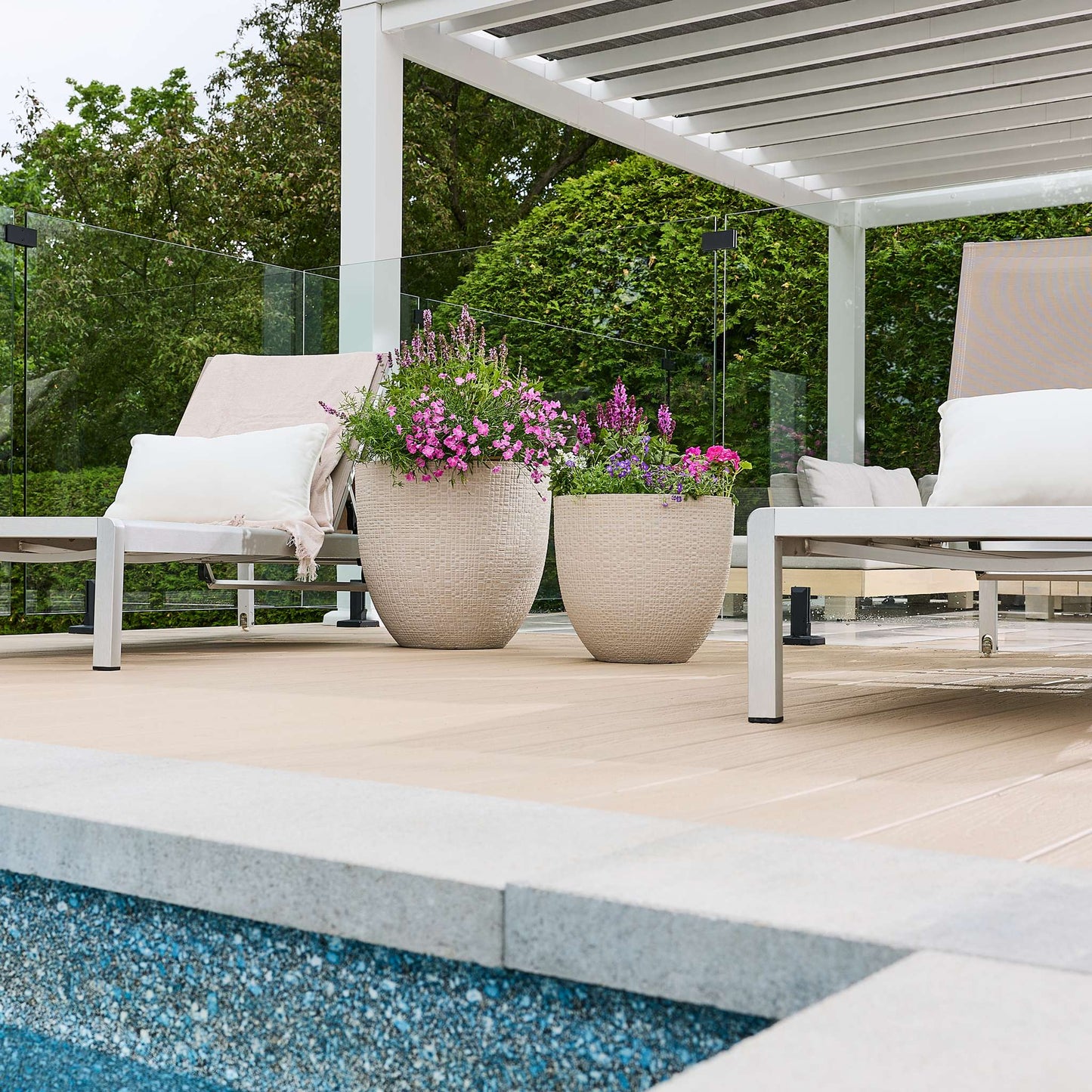 Jardinière Riley 16 po avec effet pierre à fines lignes