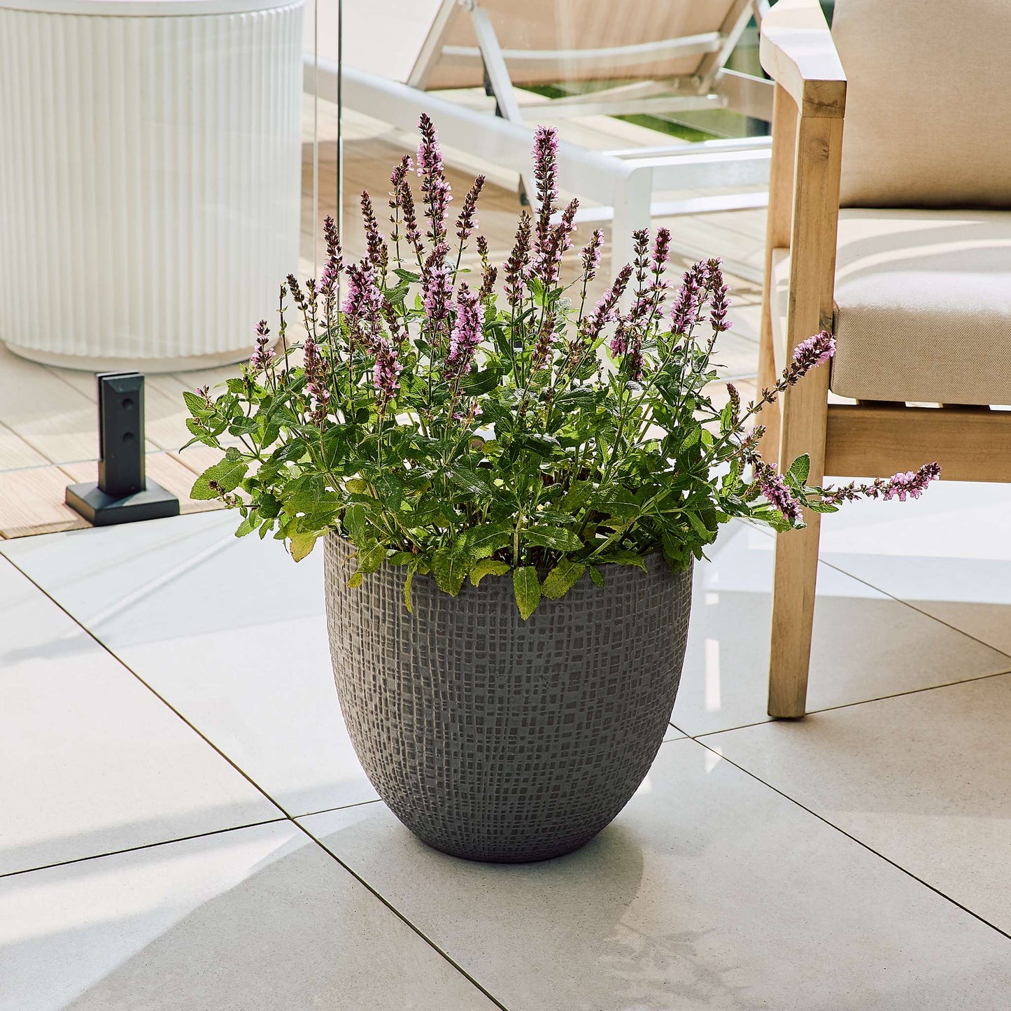16’’ Riley Planter with fine line stone effect