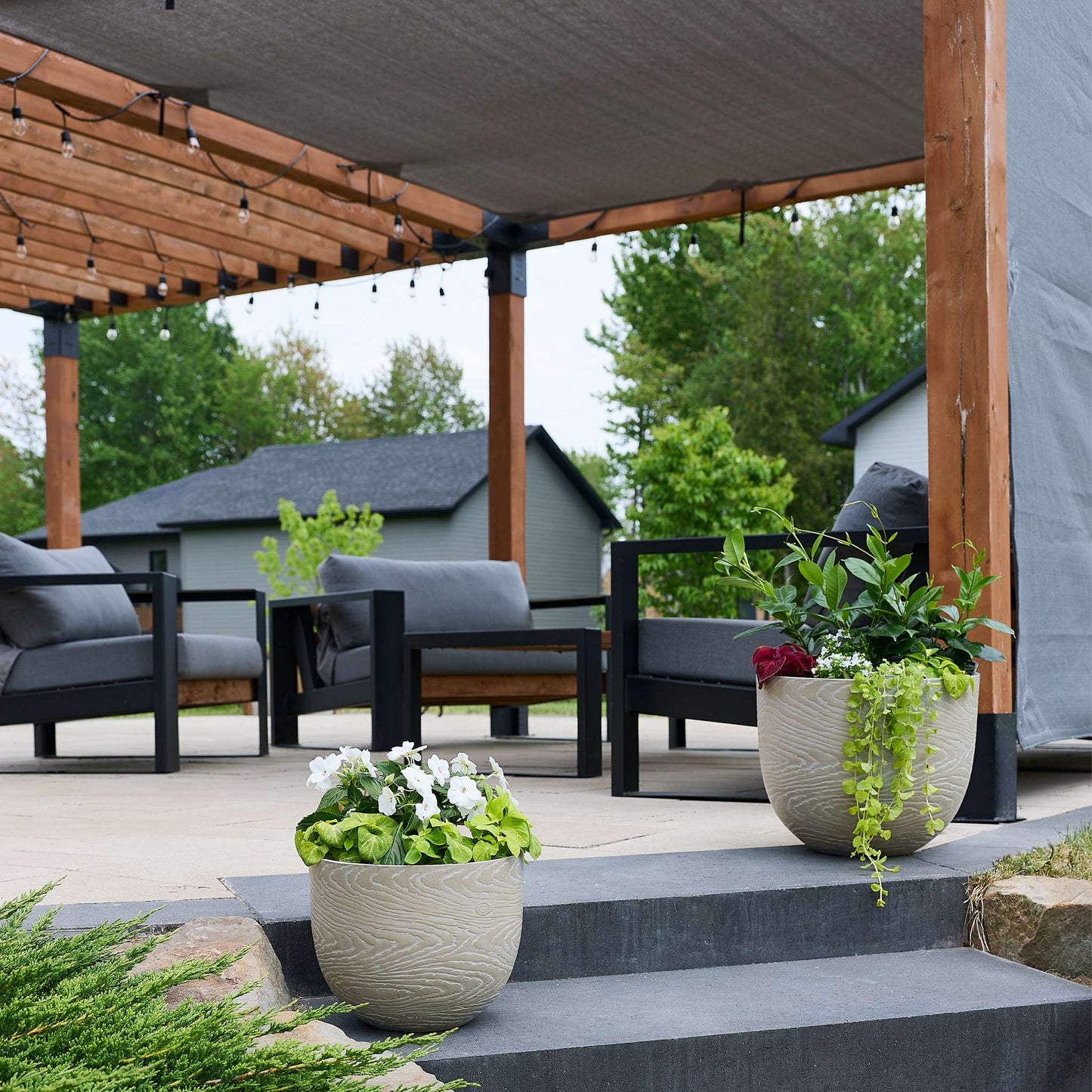 Jardinière Oakmere 16 po avec fini effet bois