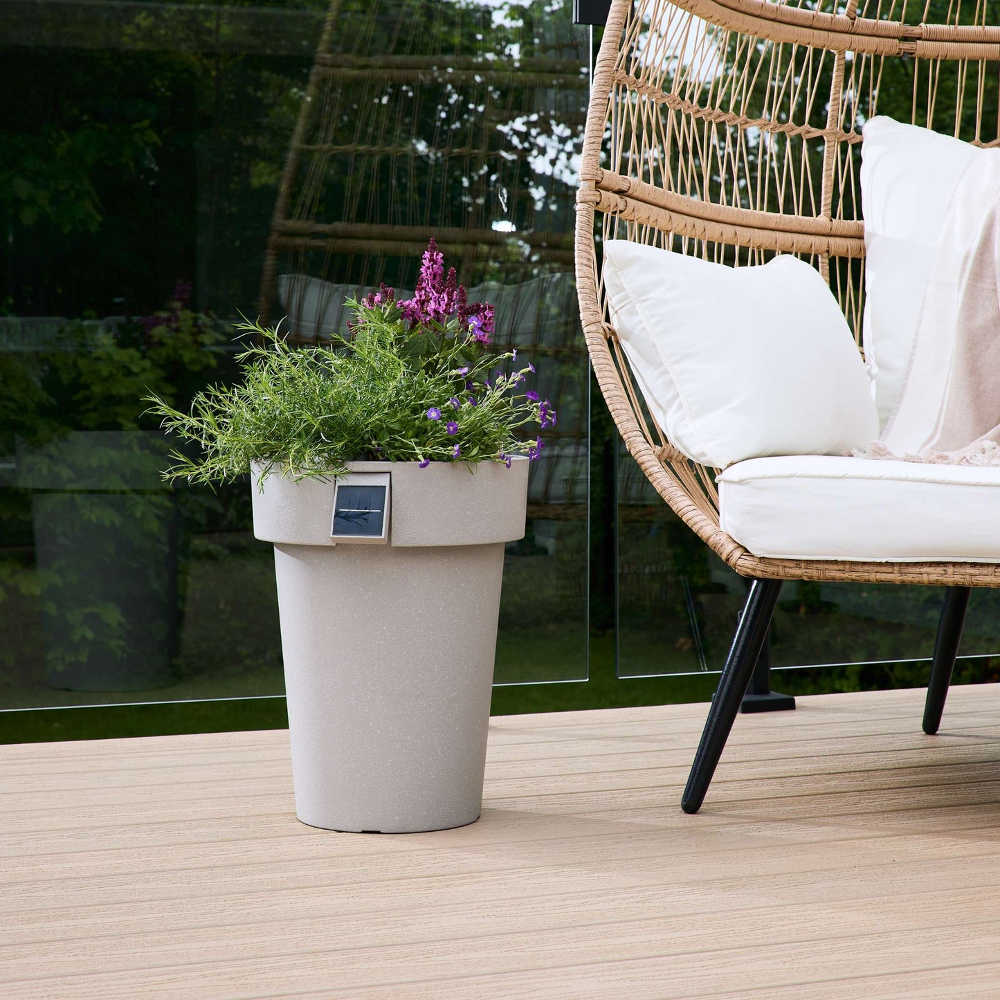 14" Solar Planter with Ambient Lighting