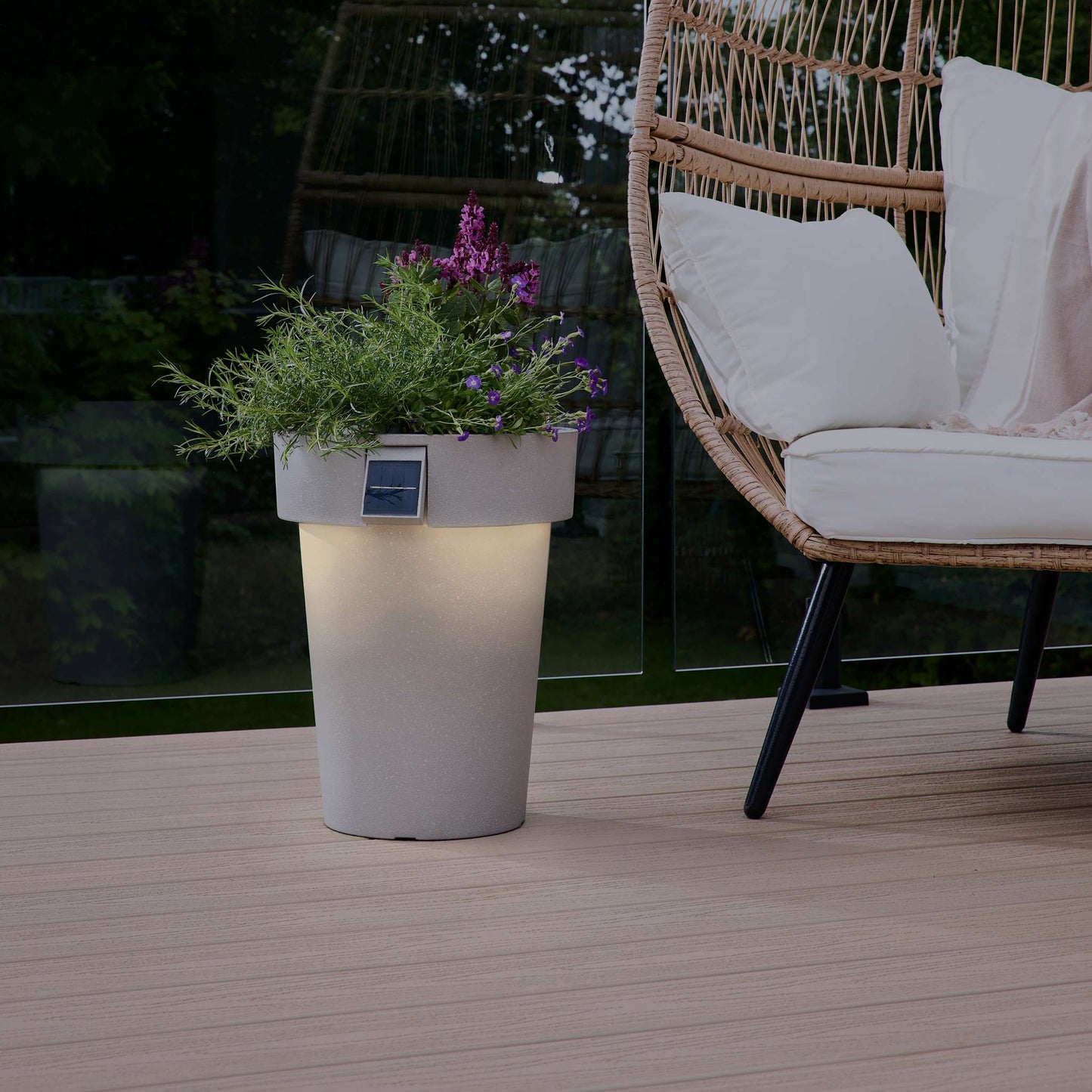 14" Solar Planter with Ambient Lighting