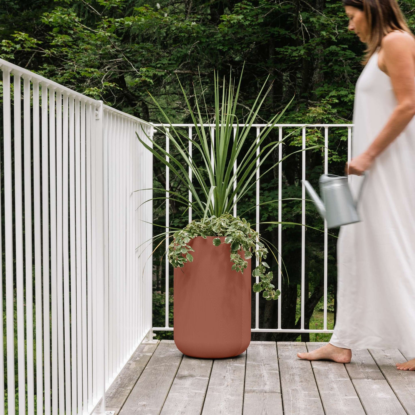 Grande jardinière Gavin 14 po avec lignes géométriques