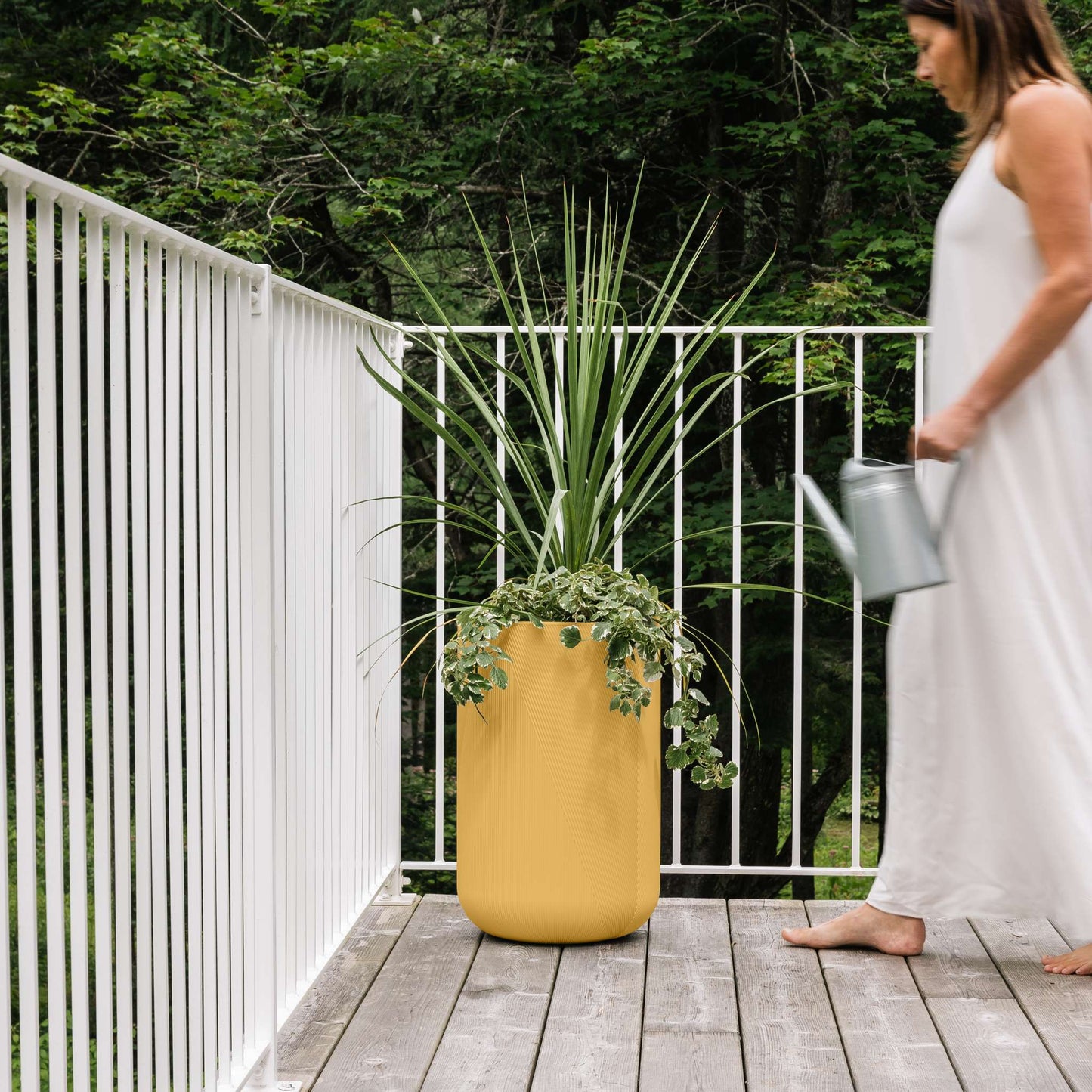 Grande jardinière Gavin 14 po avec lignes géométriques